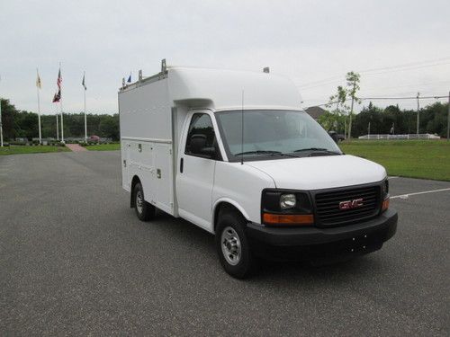 2012 gmc savana 3500 base cutaway van 2-door 4.8l brand new only 6,000 miles!!!