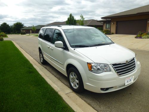 2010 chrysler pacifica van