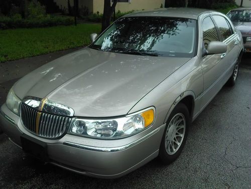 1999 lincoln town car signature millennium special edition