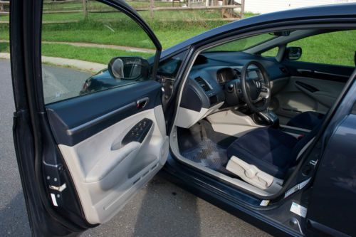 2008 Honda Civic Hybrid Sedan with Navigation - One Owner - Dealer Serviced, image 6