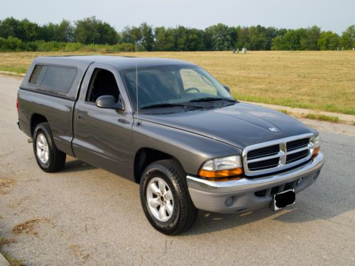 2004 dodge dakota slt plus standard cab pickup 2-door 3.7l only 22,000 miles!