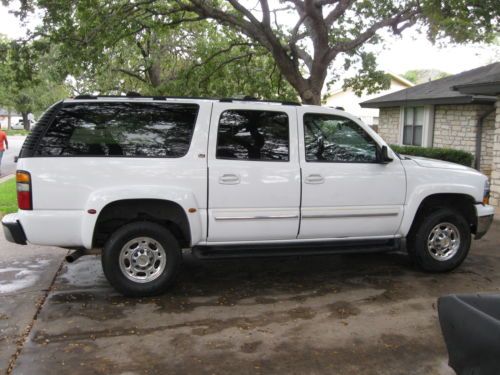 2004 Chevrolet Suburban 2500 LT Sport Utility 4-Door 6.0L, image 2