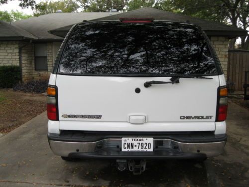 2004 Chevrolet Suburban 2500 LT Sport Utility 4-Door 6.0L, image 3