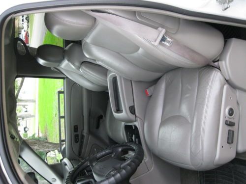 2004 Chevrolet Suburban 2500 LT Sport Utility 4-Door 6.0L, image 5