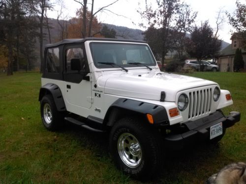 2002 jeep wrangler x sport utility 2-door 4x4 low miles.