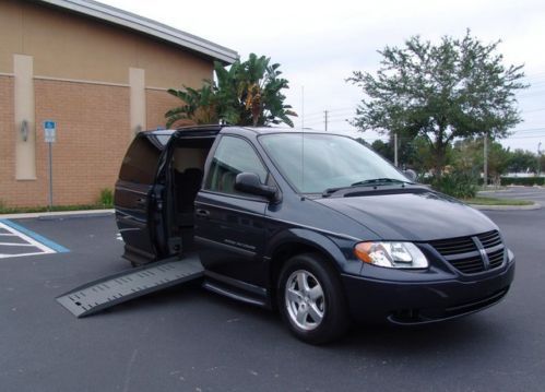 2007 dodge grand caravan  braun entervan wheelchair handicap van