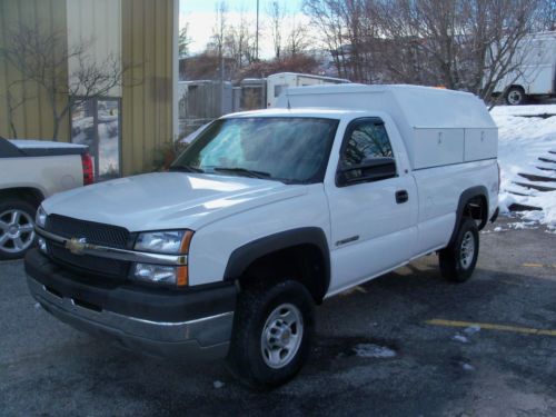 05 chev 2500 pick up with workers cap - 4x4 auto trans - v8 vortec gas 6.0 l -