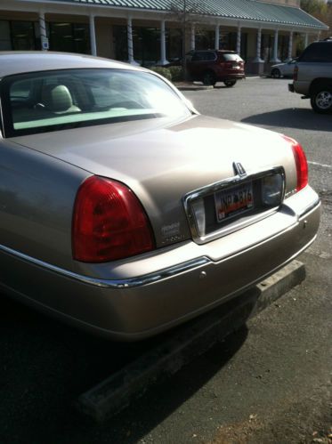 2003 Lincoln Town Car Signature Sedan 4-Door 4.6L LOW MILEAGE, US $9,000.00, image 3