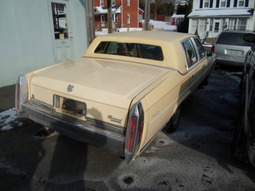 NICE// 1986 Caddy Fleetwood Fully Loaded  w/5.0L, image 2