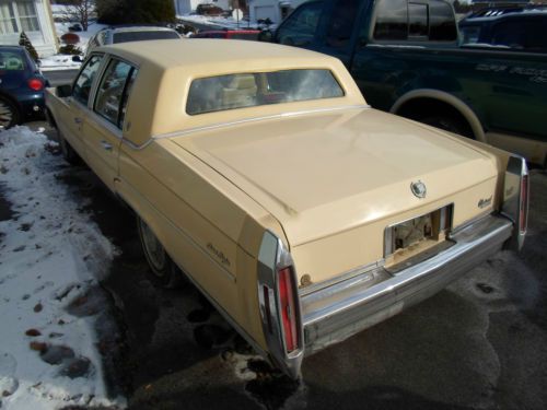 NICE// 1986 Caddy Fleetwood Fully Loaded  w/5.0L, image 3