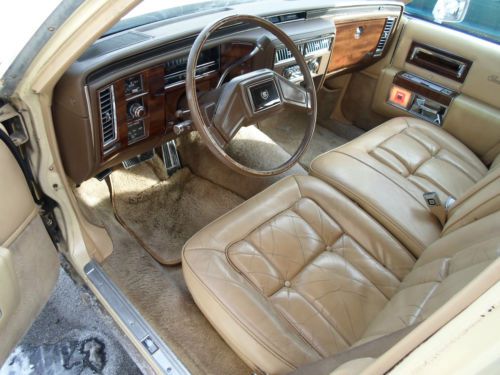 NICE// 1986 Caddy Fleetwood Fully Loaded  w/5.0L, image 6