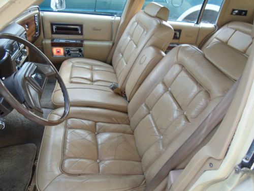 NICE// 1986 Caddy Fleetwood Fully Loaded  w/5.0L, image 9