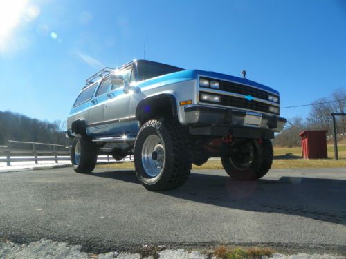 1991 chevrolet suburban silverado, lifted with axle upgrades, no rreserve! !