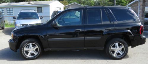 Black on black leather,heated seats,sunroof,onstar,very good condition.