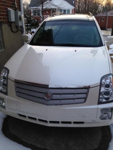 White, 2008 cadillac srx. awd, sunroof, leather seats, third row seating, etc