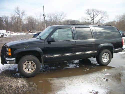 GMC Suburban, image 3