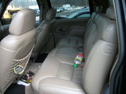 GMC Suburban, image 8