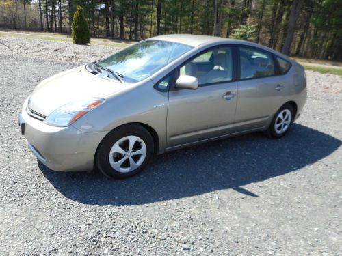 2006 toyota prius base hatchback 4-door 1.5l gas saver  back up camera !