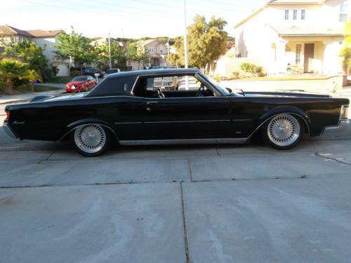 Lincoln continental mark 3 black.  2 door coupe.  460 cu. inch engine v-8.