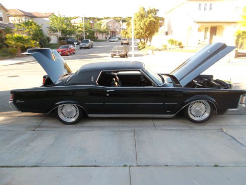 Lincoln Continental Mark 3 black. 2 door coupe. 460 cu. inch engine v-8., image 3