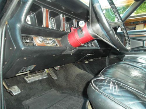 Lincoln Continental Mark 3 black. 2 door coupe. 460 cu. inch engine v-8., image 24