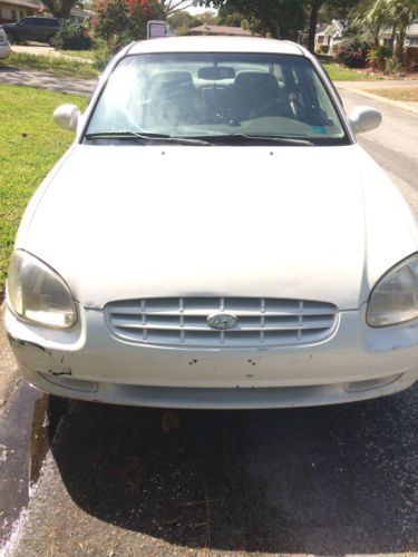 White 2000 hyundai sonata 4-door, well maintained, power everything, clean title