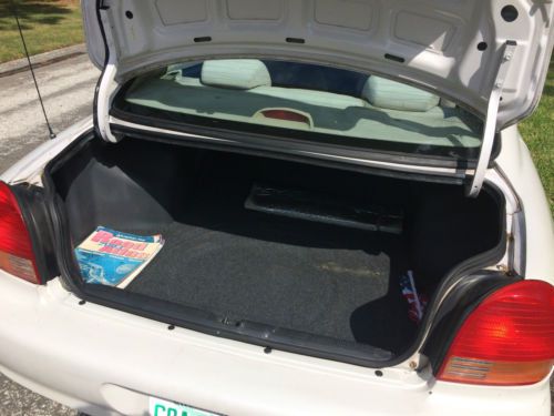 white 2000 Hyundai Sonata 4-door, well maintained, power everything, clean title, image 2
