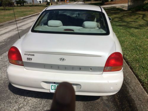white 2000 Hyundai Sonata 4-door, well maintained, power everything, clean title, image 3
