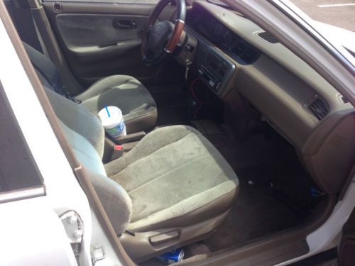 1993 Honda Civic Sedan, Automatic, Needs Brake Work, NO RESERVE, image 4
