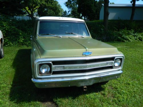 1970 chevrolet suburban and 1972 chassis