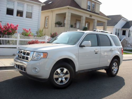 ???3.0l v6 4wd, leather, nav, very clean, just 5039 miles! runs great, save$$$