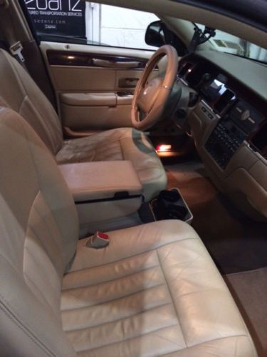 2004 Lincoln Town Car Signature Sedan 4-Door 4.6L, image 3