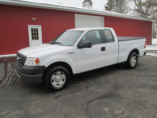 2006 ford f-150 xl extended cab pickup 4-door 4.6l only 132 k miles! nice truck!