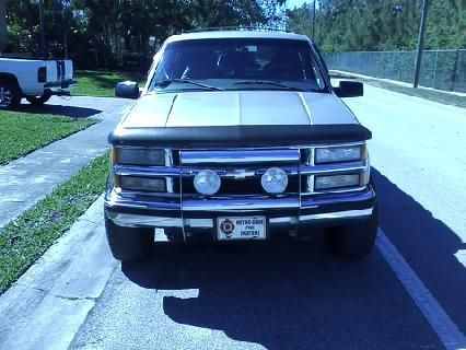 1999 chevrolet k2500 suburban ls sport utility 4-door 7.4l