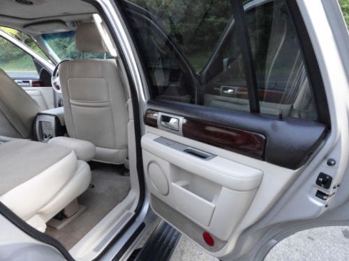 2003 lincoln navigator base