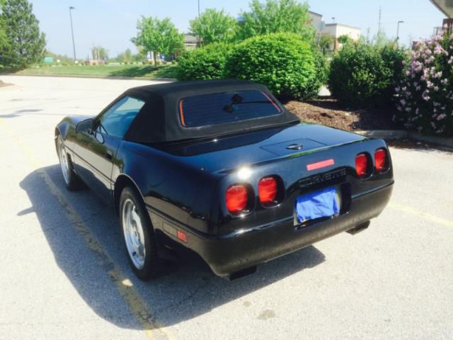 Chevrolet: corvette base convertible 2-door