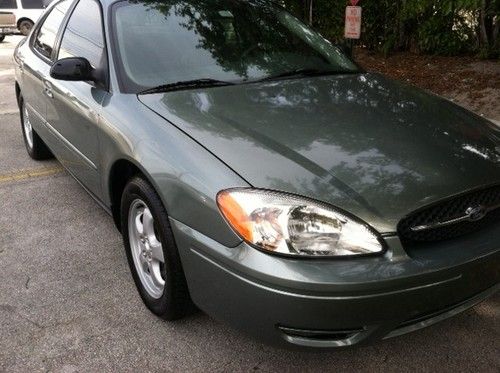 2006 ford taurus se 49000 original miles like new inside and out