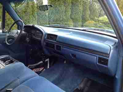 XLT Diesel 7.3 Liter ABS brakes AM/FM radio Bumpers:  chrome Front bench seats, image 8