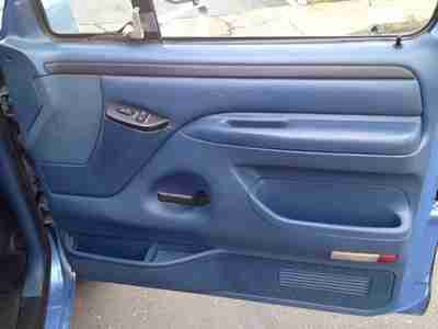 XLT Diesel 7.3 Liter ABS brakes AM/FM radio Bumpers:  chrome Front bench seats, image 11