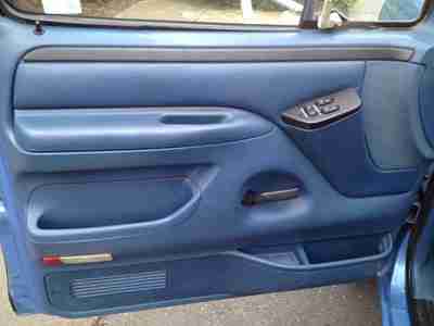 XLT Diesel 7.3 Liter ABS brakes AM/FM radio Bumpers:  chrome Front bench seats, image 13