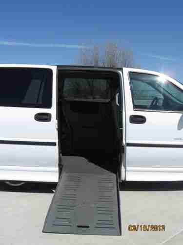 Handicap Wheelchair Van 2008 Chevrolet Uplander Base Mini Cargo Van 4-Door 3.9L, image 3