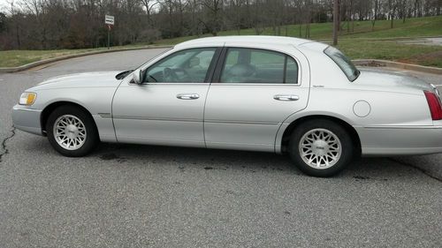 1998 lincoln town car signature