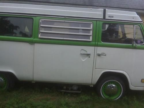 1978 lime green vw camper - original plaid upholstery + kitchen