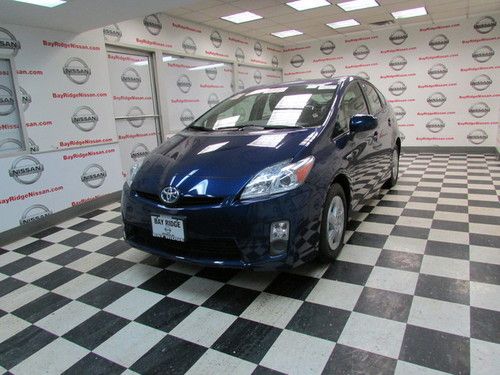 Hybrid, gas saver, blue on gray, keyless entry, hatchback, clean like new