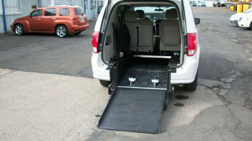 2012 dodge grand caravan crew rear ramp loading wheelchair van