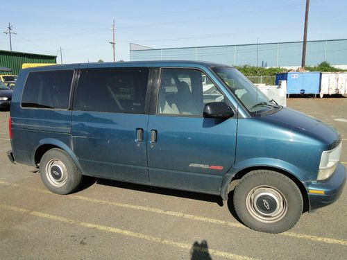 1999 chevrolet astro awd- 8 passenger van