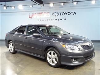 2011 gray se! sun roof cloth seats gas mileage great car!!