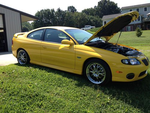 2004 pontiac gto base coupe 2-door 5.7l