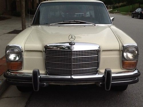 1970 mercedes benz 250 sedan 4 spd manual  very classic all original  mint cond