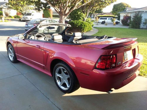 2000 mustang gt convertible, v8, stick shift, black leather, red, ca car!!